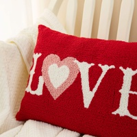Housse de coussin décorative personnalisée pour la Saint-Valentin, motif rayures rouges brodées, lettre d'amour, petite taille, cadeau pour petite amie