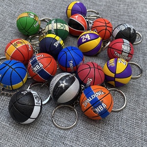 Llavero <span class=keywords><strong>de</strong></span> baloncesto hecho a mano con modelo <span class=keywords><strong>de</strong></span> recuerdo <span class=keywords><strong>de</strong></span> Kobe, James, Spurs y Curry - Product Image 1