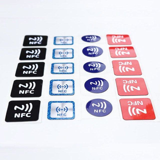 Customized RFID NFC 13.56MHz Epoxy Anti-metal Waterproof Social Media Tag Sticker for Card Key Smartphone