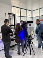 Machine d'essai universelle de résistance à la traction contrôlée par ordinateur 100 kN, machine d'essai de composites en fibre de carbone