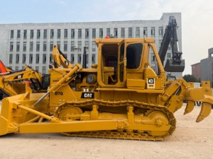 รถดันดิน CAT D7G มือสอง พร้อมรองเท้าตีนตะขาบหนาพิเศษ เหมาะสำหรับงานเตรียมพื้นที่ในเหมืองและงานเคลื่อนย้ายเศษหิน - Product Image 4