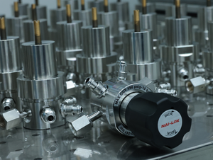 Sistema di alimentazione <span class=keywords><strong>gas</strong></span> ad altissima purezza NAI LOK, regolatore di pressione monostadio 3500psi con attacco femmina 1/2 e guarnizione metallica per semiconduttori - Product Image 4