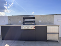 Cuisine extérieure modulaire préfabriquée en acier inoxydable 304, bar portable avec évier et robinet, design moderne