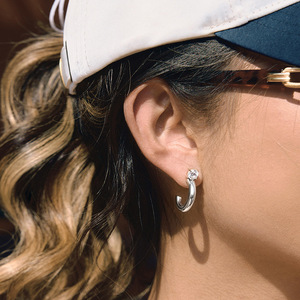 Pendientes de tuerca de moissanita VVS GRA de corte redondo con diseño de cola de pez de líneas simples, rellenos de oro de 14K, joyería de uso diario para mujer - Product Image 3