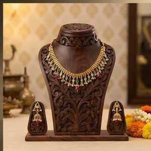 Ensemble collier et boucles d'oreilles Prayom doré avec perles d'eau douce pour femme, idéal pour les mariages et soirées tendance - Product Image 4