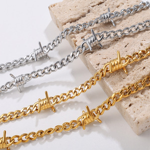 Pulsera de cadena cubana gruesa estilo punk con púas para hombre, de acero inoxidable chapado en oro de 18k, collar de estilo hip hop moderno para mujer - Product Image 1