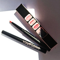 Logo privé de haute qualité 9 couleurs crayon à lèvres cosmétique imperméable à l'eau marque privée crayon à lèvres crayon à lèvres longue durée