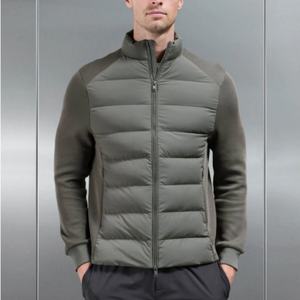 เสื้อแจ็คเก็ตพัฟดีไซน์ใหม่ ปักโลโก้ได้ ผ้าฝ้าย บุใยโพลีเอสเตอร์ สำหรับฤดูหนาว เสื้อโค้ทกันหนาวแบบมีซับใน สำหรับผู้ชาย ใส่เล่นกิจกรรมกลางแจ้ง - Product Image 3