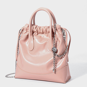 2025ใหม่กระเป๋าทรงถังหนังแท้ไฮเอนด์กระเป๋าถืออเนกประสงค์พร้อมกระดุมปิดซับโพลีเอสเตอร์ - Product Image 4