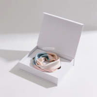 Accessoires biodégradables pour vêtements Emballage rigide Boîte magnétique de luxe Boîte à foulard en soie faite à la main avec logo