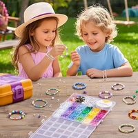 Kit de fabricación de joyas DIY con cuentas mixtas: Cuentas de arcilla polimérica, cuentas pony, cuentas de letras y dijes, cuentas espaciadoras sueltas para pulseras
