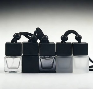 Flacon de parfum pour voiture en verre de luxe de 8 ml, diffuseur d'air frais pour voiture avec logo personnalisé - Product Image 1