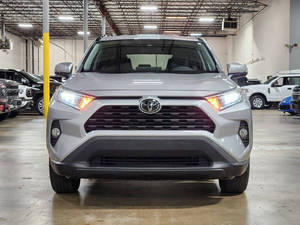 รถยนต์ปี 2020 รุ่น XLE SUV 4 ประตู เบาะหนัง กล้องมองหลัง พวงมาลัยซ้าย ไฟหน้า LED หลังคาซันรูฟ ถุงลมนิรภัย 8 จุด จอสัมผัส ระบบเกียร์อัตโนมัติ - Product Image 2
