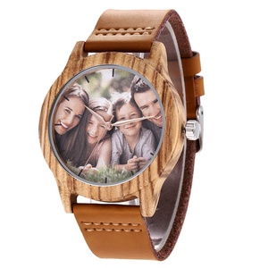 Montre à quartz pour homme Kunhuang 1007 avec cadran en bois personnalisable avec des photos de famille - Product Image 2