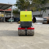 Rouleau de tranchée télécommandé Machine vibrante de route de 1.8 tonnes Rouleau vibrant à double tambour 17.8kw Rodillo Compactador