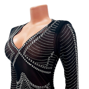 Vestido Largo Chunya 6782 H con Tirantes Espagueti y Lentejuelas Coloridas para Eventos Nocturnos - Product Image 4