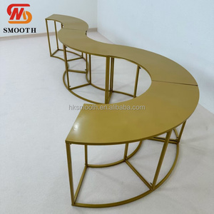 Table de présentation de dessert circulaire en métal doré en forme de S pour la décoration d'événements - Product Image 2