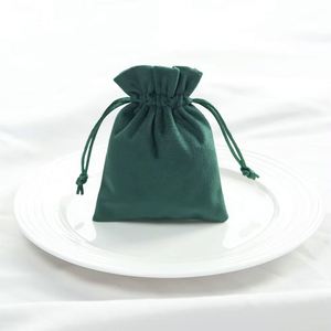 Sac à bijoux en velours anti-poussière personnalisable avec cordon de serrage et logo imprimable pour cadeaux et rangement de vin - Product Image 2