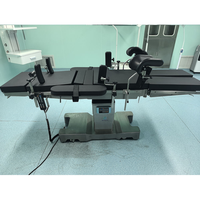Table d'opération chirurgicale électrique six fonctions compatible radiographie avec système de contrôle double et fonction de translation longitudinale