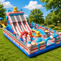 Château gonflable géant d'extérieur économique et écologique blanc pour mariage avec toboggan et garantie de 3 ans pour usage commercial