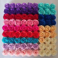 QY Wholesale - Matériaux de cadeaux pour la Saint-Valentin et la fête des mères - Roses artificielles en plastique 3D - Fleurs de roses parfumées - Têtes de roses en savon à trois couches de 3,5 cm