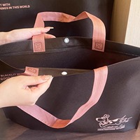 Tas belanja sepatu anak-anak non woven warna coklat Multi ukuran dengan tombol tas tote non-tenun ekstra besar untuk Jaket bulu angsa