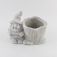 Permukaan abu-abu lembut di atas warna sinar pasir adalah tampilan populer pot semen untuk taman
