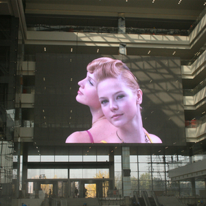 Màn Cửa Ngoài Trời Màn Hình Led TV Kính Cửa Sổ Màn Hình LED P33 X P16.67 Màn Hình Quảng Cáo Led Trong Suốt Công Cộng - Product Image 1