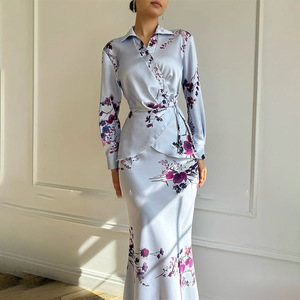 ชุดแฟชั่นผู้หญิง 2 ชิ้น เสื้อแขนยาวพิมพ์ลายผูกเอวและกระโปรง - Product Image 4