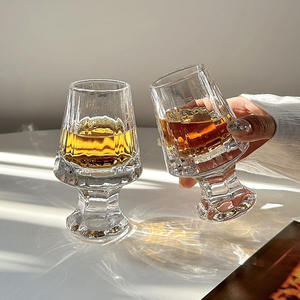 Verre à whisky rayé en cristal, style moderne et épuré, écologique, compatible lave-vaisselle et micro-ondes, pour la dégustation de whisky - Product Image 3