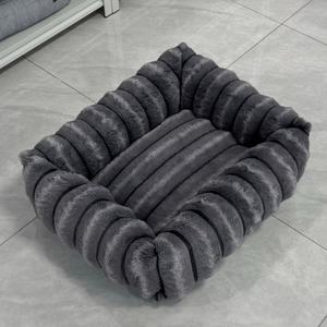 Coussin rectangulaire pour animaux de compagnie en tissu peluche lapin à rayures droites haute densité pour chats et chiens à poils longs, chaud pour l'hiver - Product Image 3