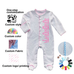 Ensemble barboteuse nouveau-né <span class=keywords><strong>personnalisé</strong></span> avec boutons cachés, barboteuse blanche unisexe avec monogramme et bordure festonnée - Product Image 3