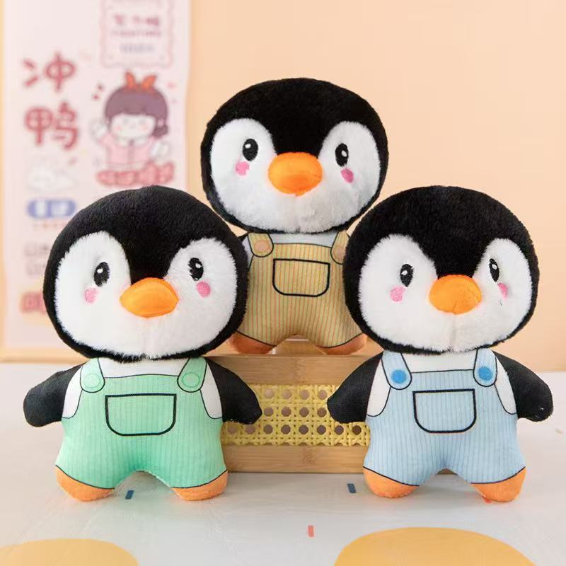 Pingüino con estampado de correas