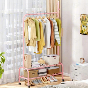 Perchero Metálico Rosa Moderno con Ruedas, Estante de Almacenamiento de Dos Niveles para Sala de Estar, Tipo Multifuncional - Product Image 4