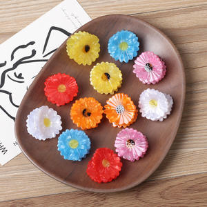 Venta al por mayor en stock: Pinza para el pelo de acetato con diseño de margarita y girasol, pequeña y bonita, con logo personalizado, accesorios de decoración para mujeres y niñas. - Product Image 3