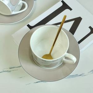 Vente flash : Ensemble de salle à manger nordique de luxe gris, 4 pièces, assiettes en céramique avec boîte cadeau - Product Image 2