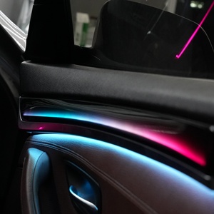 Panneau de guidage lumineux pour l'intérieur de la voiture avec un ensemble complet de réflecteurs pour l'éclairage du compartiment de rangement - Product Image 5