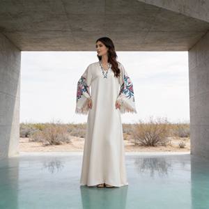 Abaya de luxe en polyester imprimé de haute qualité, élégante et personnalisée pour les femmes musulmanes, pour les occasions de soirée - Product Image 2