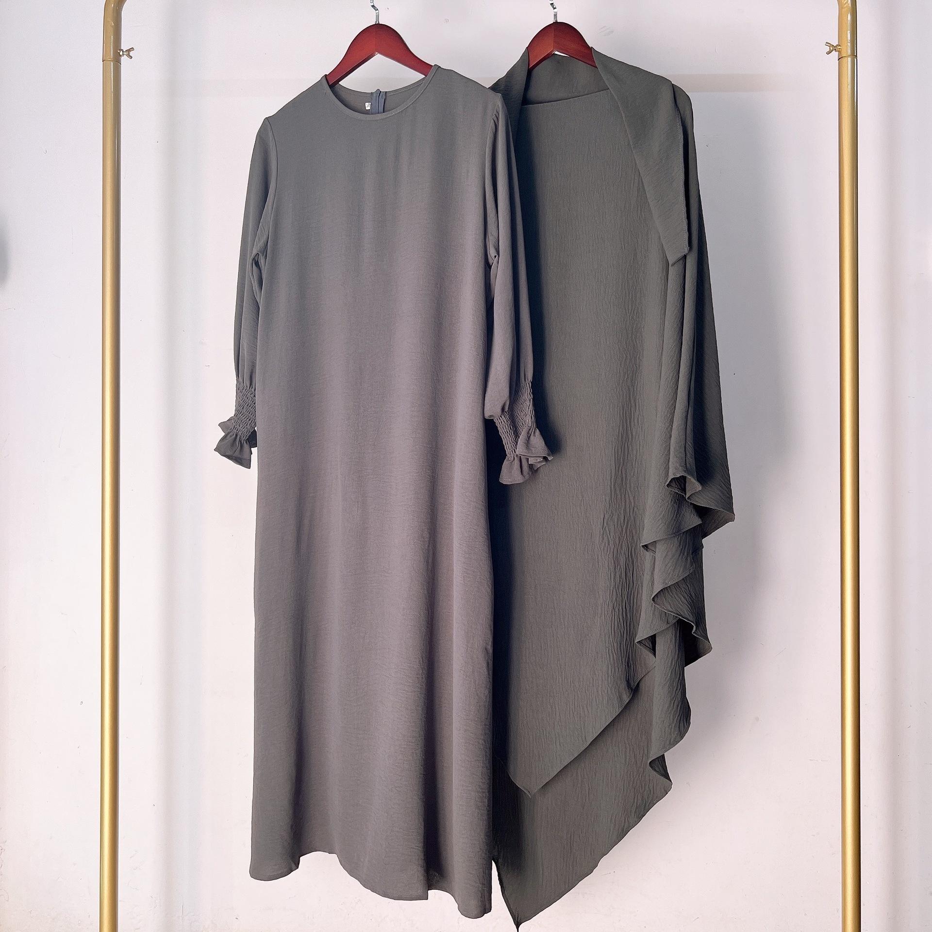 สีเทาเข้ม