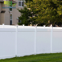 Cercas de PVC Blanco de Alta Calidad para Casas con Jardines y Césped, que Complementan Elegantemente las Vistas Rústicas del Campo