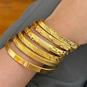 ดรอปชิป5มม. สร้อยข้อมือสแตนเลสชุบทองแฟชั่นกำไลข้อมือแกะสลักสำหรับงานแต่งงานกำไลข้อมือสำหรับเป็นของขวัญสำหรับเจ้าสาวในตะวันออกกลางในดูไบ - Product Image 3