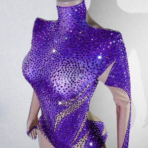 Combinaison futuriste violette avec strass améthyste, style Power Shoulder, pour guerrier cyber-galactique, icône pop, drag queen, tenue de scène et costume - Product Image 6