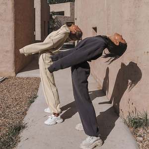 Fast Logo Custom Women Fashion Crop Hoodies Sets Otoño Rayas Cremallera Cuello alto Sudadera y Jogger Sets - Product Image 3