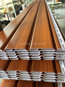 Tuile <span class=keywords><strong>de</strong></span> grille en bois <span class=keywords><strong>de</strong></span> soffits <span class=keywords><strong>de</strong></span> <span class=keywords><strong>PVC</strong></span> pour l'installation extérieure <span class=keywords><strong>de</strong></span> plafond d'atelier <span class=keywords><strong>de</strong></span> cuisine pour la ventilation <span class=keywords><strong>de</strong></span> toit d'hôtel <span class=keywords><strong>de</strong></span> salle <span class=keywords><strong>de</strong></span> bains - Product Image 5