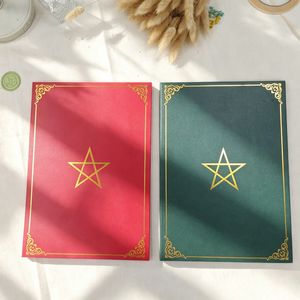 Porte-certificat et couverture de menu de luxe en similicuir rouge et vert, personnalisés avec estampage doré, pour invitations de banquet et événements, avec coins renforcés - Product Image 4