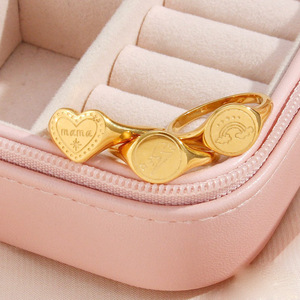 Vente en gros, <span class=keywords><strong>chevalière</strong></span> personnalisée en or 18k, en acier inoxydable gravé étoile foudre coeur Mama arc-en-ciel - Product Image 5