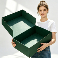 Boîte d'expédition haut de gamme en carton ondulé, portable, écologique, recyclable, réutilisable, imperméable, avec doublure en éponge pour vêtements, vente en gros