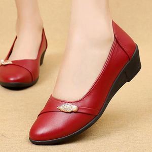 2026 New Fashion Women <b>Shoes</b> <b>Soft</b>-soled for Middle-aged Mothers Spring Summer Autumn Commuter Versatile Casual - Product Image 2