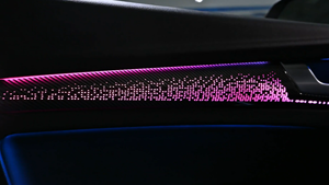 Éclairage d'ambiance dynamique pour tableau de bord version empattement court pour Audi <span class=keywords><strong>Q5</strong></span> 2018-2025 – Bande LED d'ambiance pour console centrale - Product Image 4