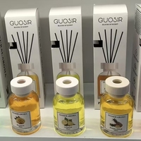Diffuseur de parfum en verre personnalisé de luxe avec étiquette privée pour huiles essentielles, idéal pour l'aromathérapie à la maison ou à l'hôtel
